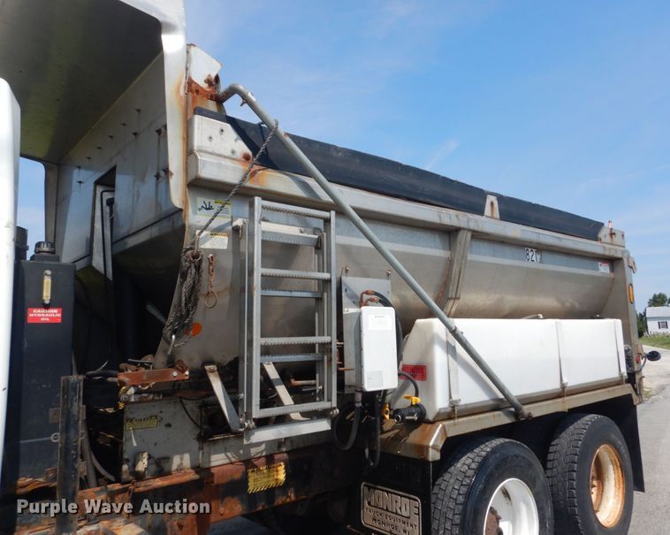 image for item JI9518 2006 International WorkStar 7400  spreader truck