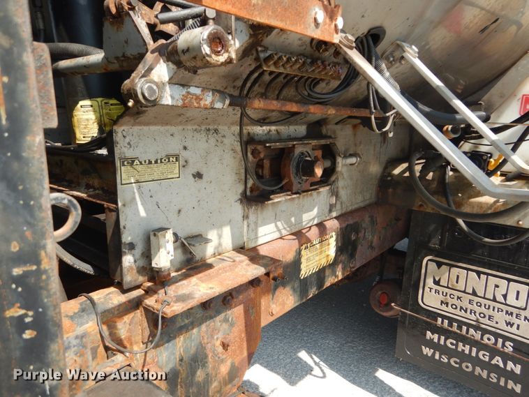 image for item JI9518 2006 International WorkStar 7400  spreader truck