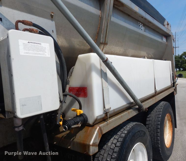 image for item JI9518 2006 International WorkStar 7400  spreader truck