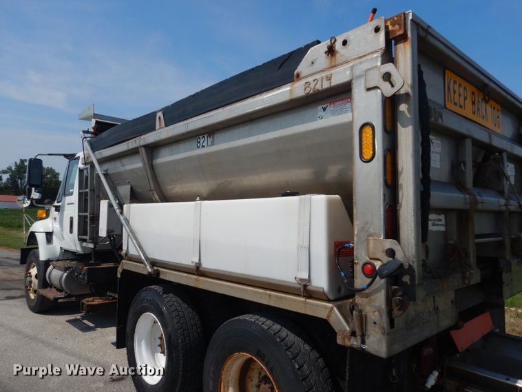 image for item JI9518 2006 International WorkStar 7400  spreader truck