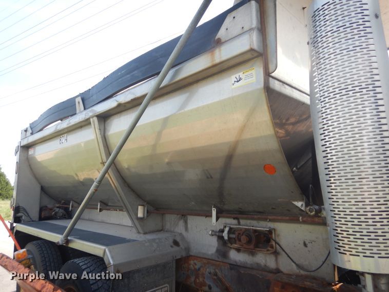 image for item JI9518 2006 International WorkStar 7400  spreader truck