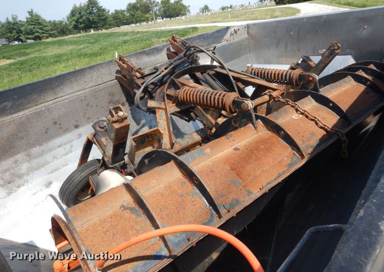 image for item JI9518 2006 International WorkStar 7400  spreader truck