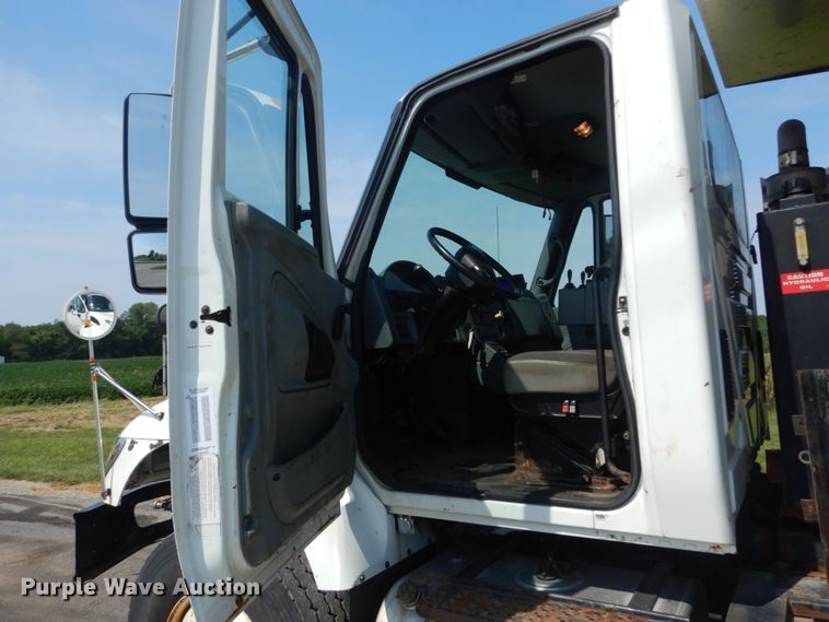 image for item JI9518 2006 International WorkStar 7400  spreader truck