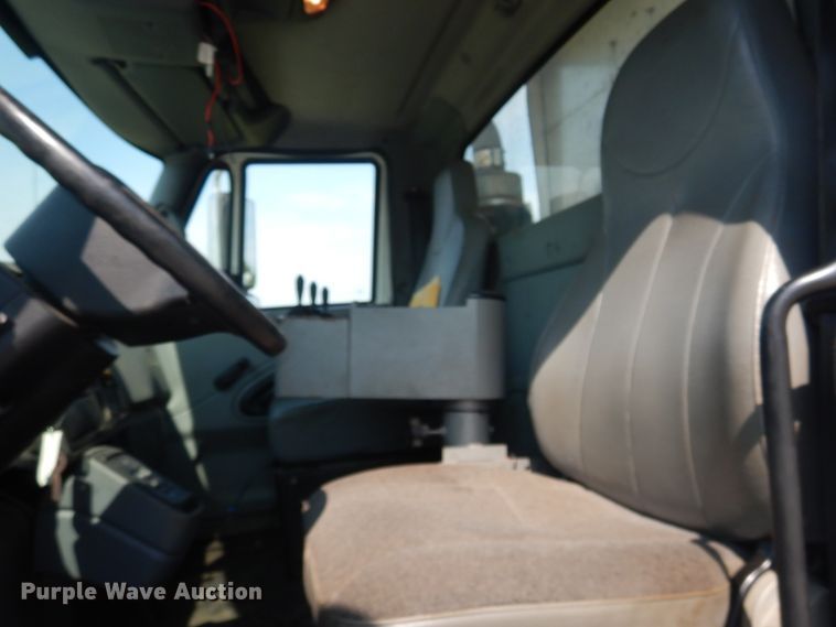 image for item JI9518 2006 International WorkStar 7400  spreader truck