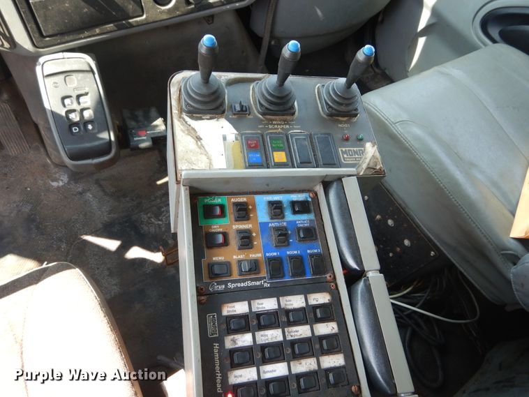 image for item JI9518 2006 International WorkStar 7400  spreader truck