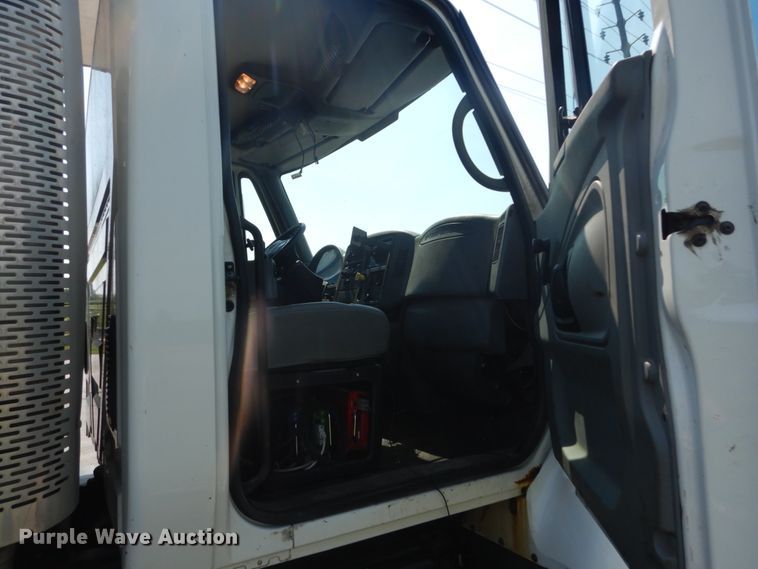 image for item JI9518 2006 International WorkStar 7400  spreader truck