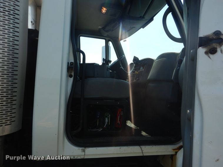 image for item JI9518 2006 International WorkStar 7400  spreader truck