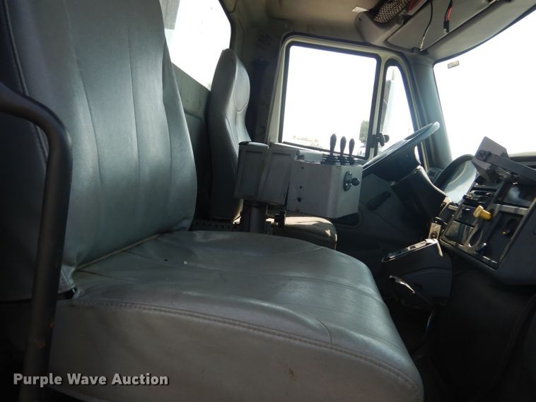 image for item JI9518 2006 International WorkStar 7400  spreader truck