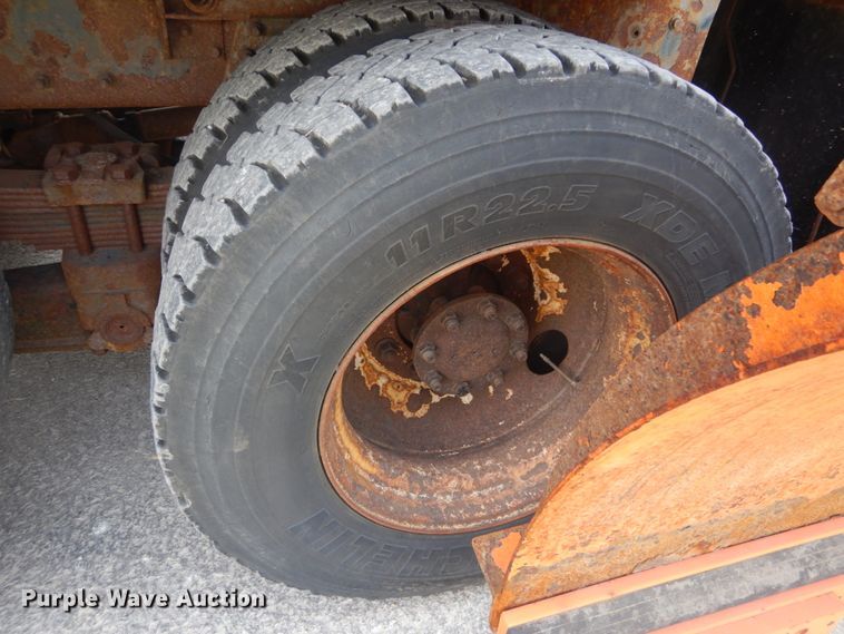 image for item JI9518 2006 International WorkStar 7400  spreader truck