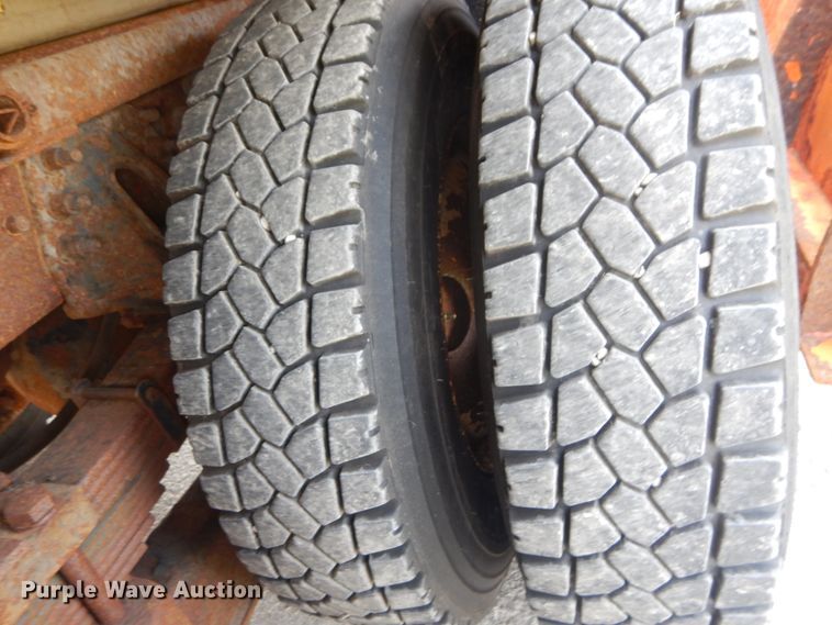 image for item JI9518 2006 International WorkStar 7400  spreader truck