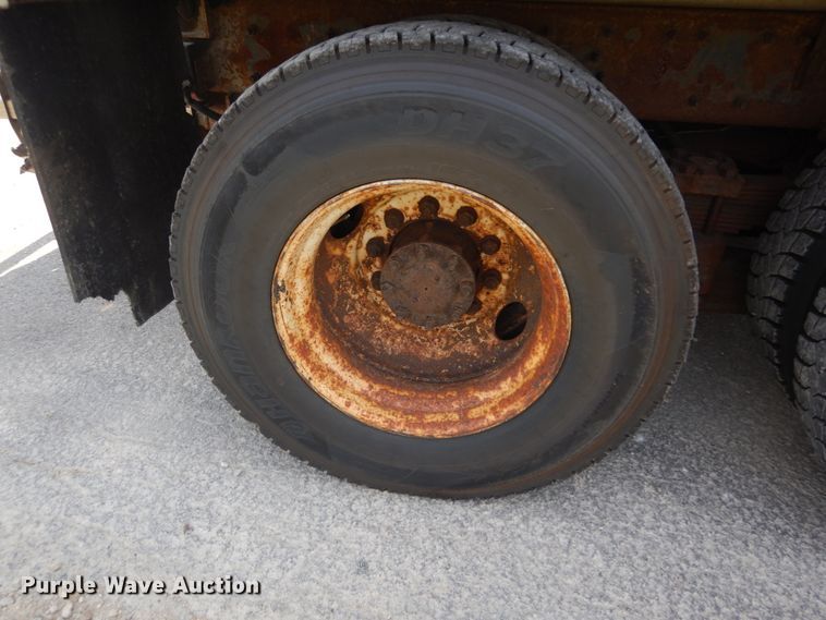 image for item JI9518 2006 International WorkStar 7400  spreader truck