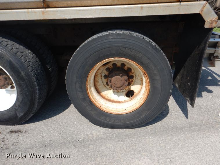 image for item JI9518 2006 International WorkStar 7400  spreader truck