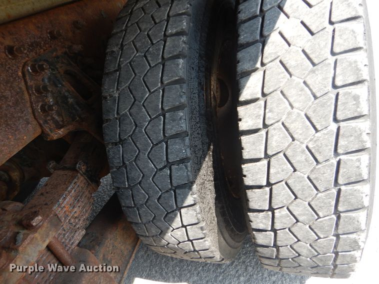 image for item JI9518 2006 International WorkStar 7400  spreader truck