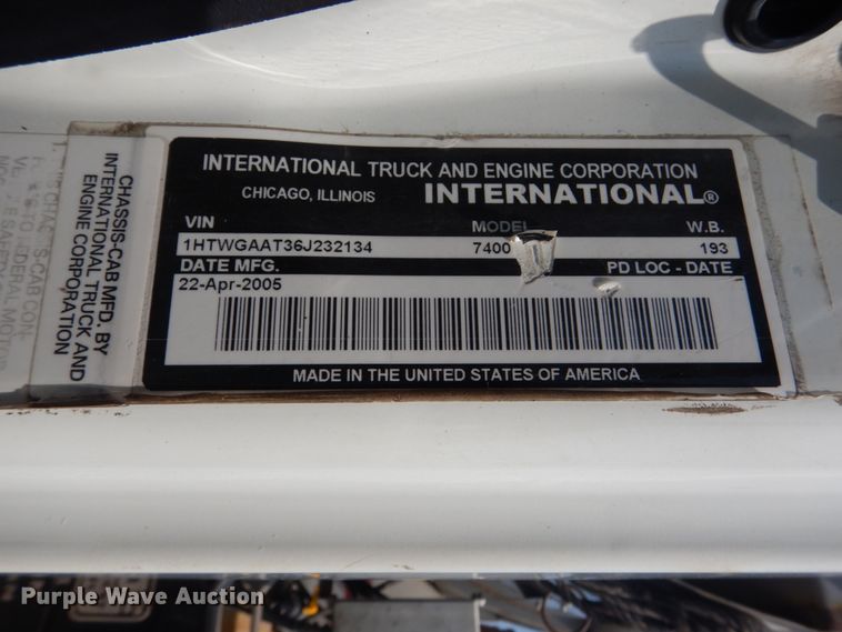 image for item JI9518 2006 International WorkStar 7400  spreader truck