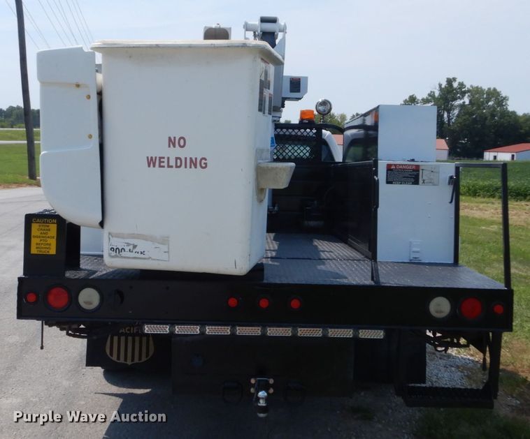 image for item JI9525 2008 Ford F550 Super Duty XL  SuperCab bucket truck