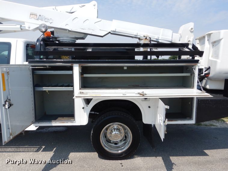image for item JI9525 2008 Ford F550 Super Duty XL  SuperCab bucket truck