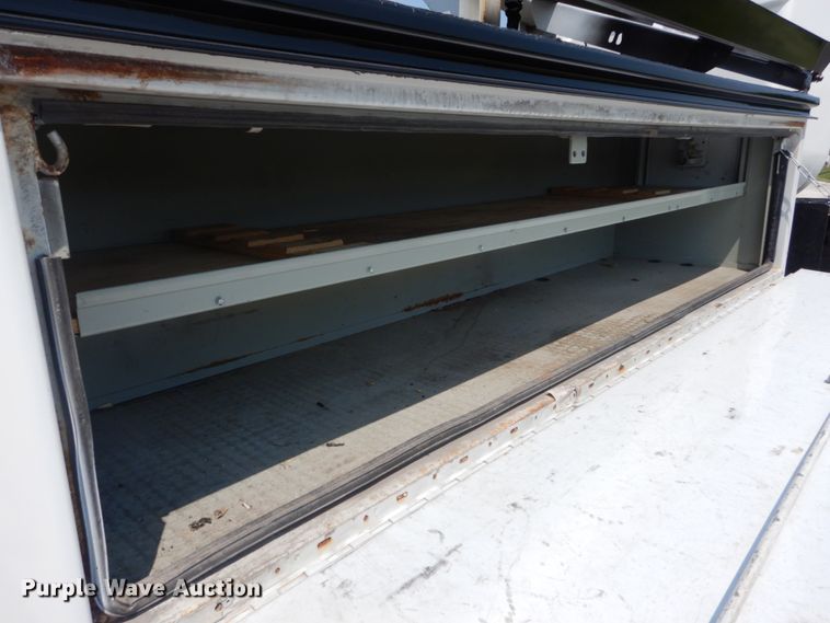 image for item JI9525 2008 Ford F550 Super Duty XL  SuperCab bucket truck