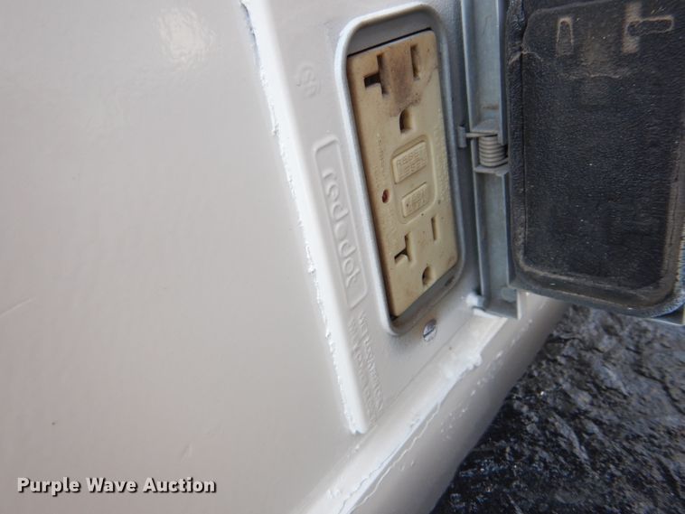 image for item JI9525 2008 Ford F550 Super Duty XL  SuperCab bucket truck