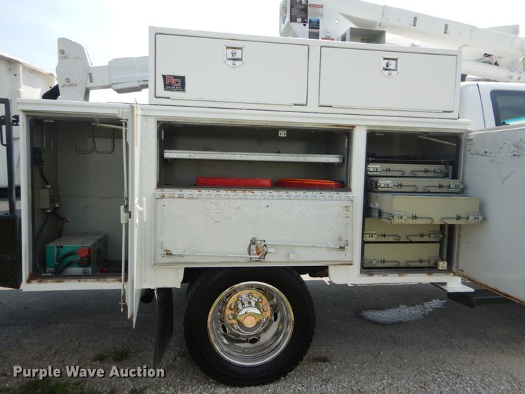 image for item JI9525 2008 Ford F550 Super Duty XL  SuperCab bucket truck