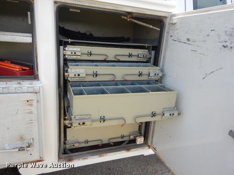 image for item JI9525 2008 Ford F550 Super Duty XL  SuperCab bucket truck