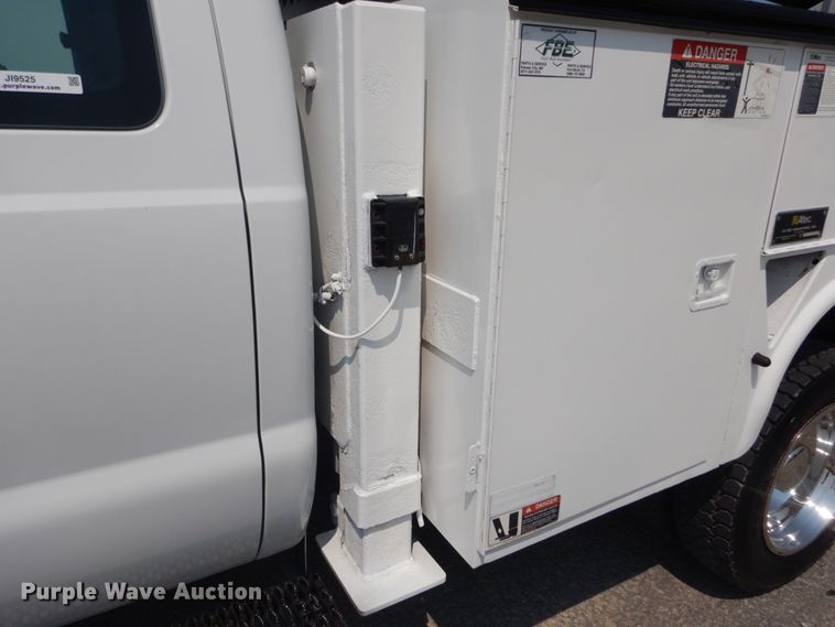 image for item JI9525 2008 Ford F550 Super Duty XL  SuperCab bucket truck