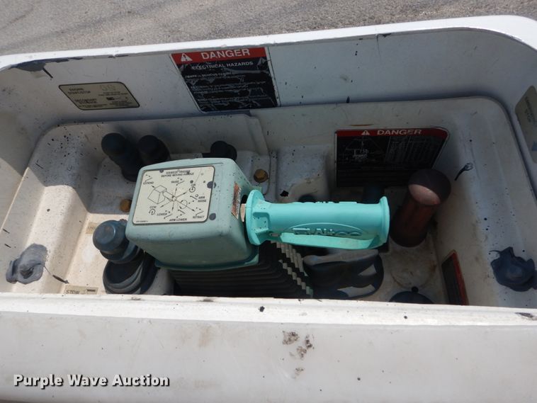 image for item JI9525 2008 Ford F550 Super Duty XL  SuperCab bucket truck