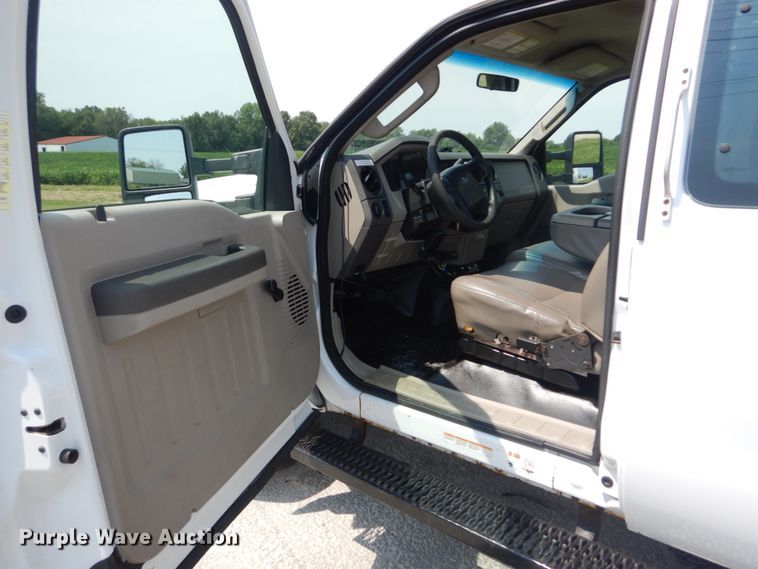 image for item JI9525 2008 Ford F550 Super Duty XL  SuperCab bucket truck