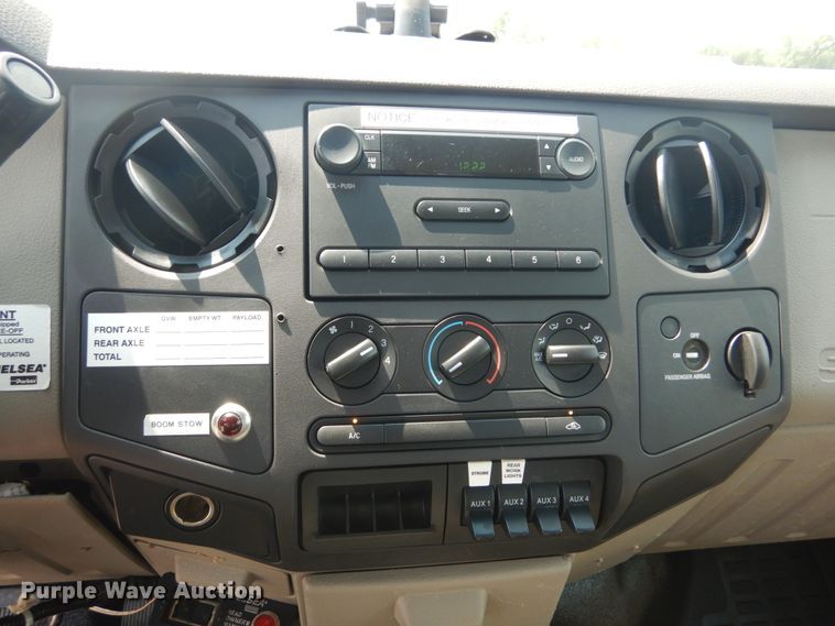 image for item JI9525 2008 Ford F550 Super Duty XL  SuperCab bucket truck