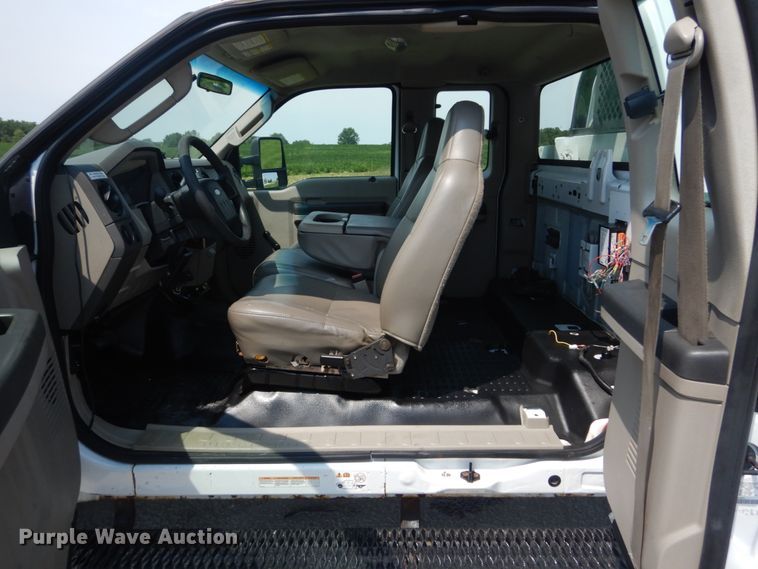 image for item JI9525 2008 Ford F550 Super Duty XL  SuperCab bucket truck