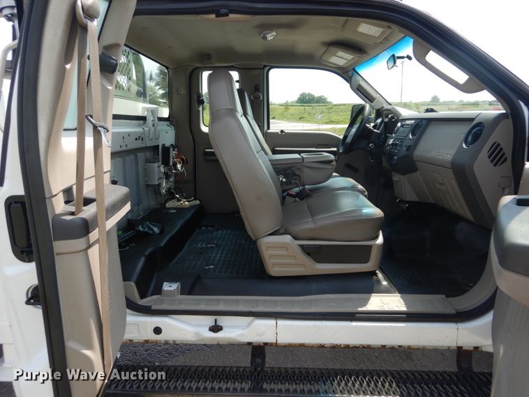 image for item JI9525 2008 Ford F550 Super Duty XL  SuperCab bucket truck