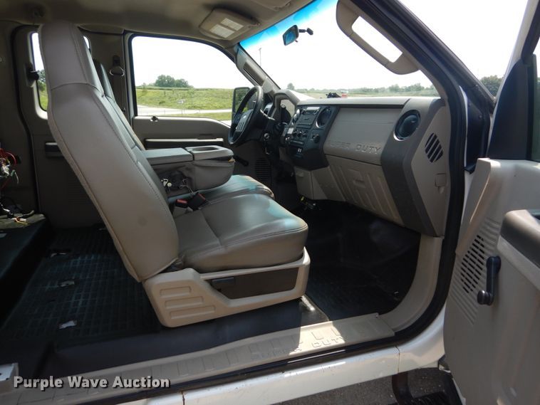 image for item JI9525 2008 Ford F550 Super Duty XL  SuperCab bucket truck