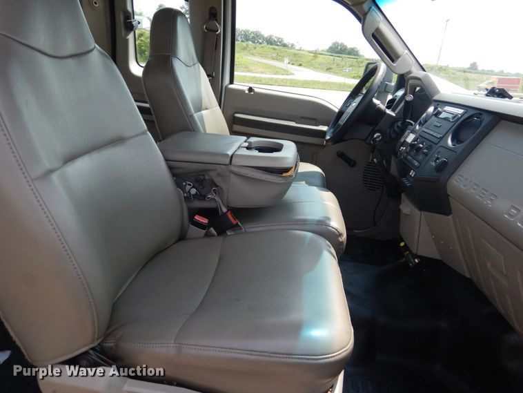 image for item JI9525 2008 Ford F550 Super Duty XL  SuperCab bucket truck