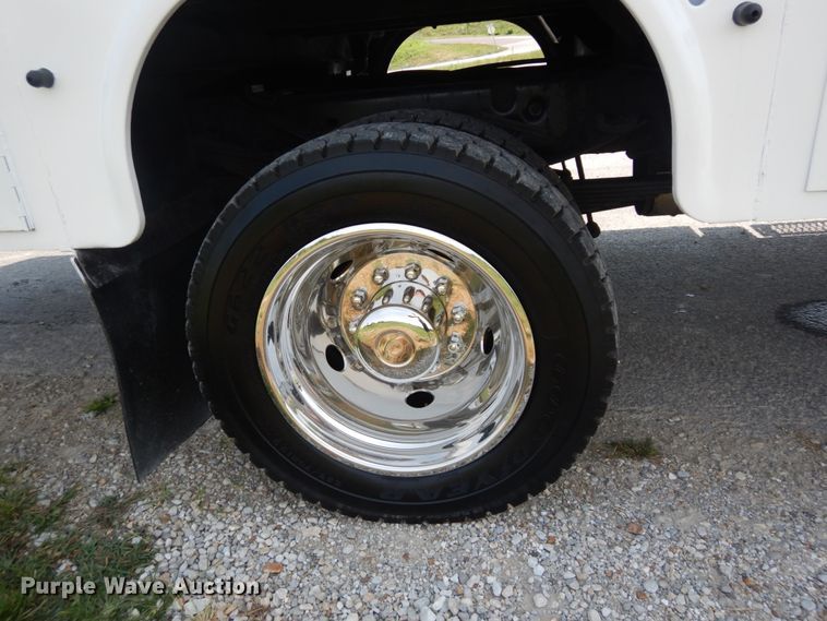 image for item JI9525 2008 Ford F550 Super Duty XL  SuperCab bucket truck