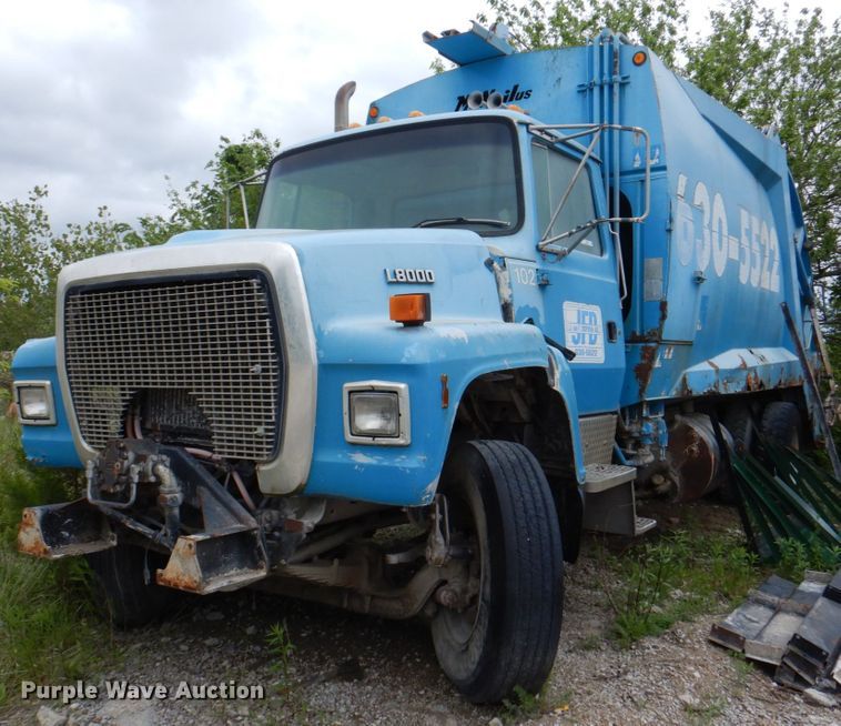 image for item JY9959 1996 Ford L8000  refuse truck