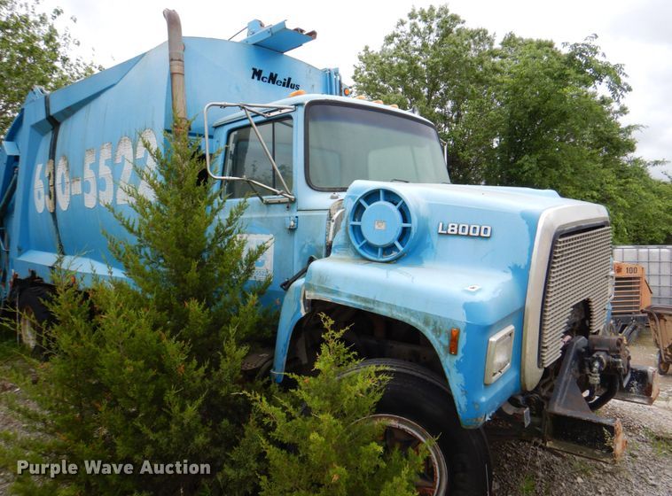 image for item JY9959 1996 Ford L8000  refuse truck