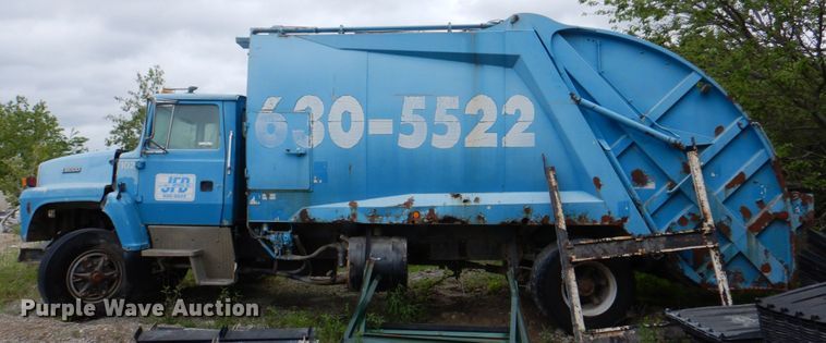 image for item JY9959 1996 Ford L8000  refuse truck