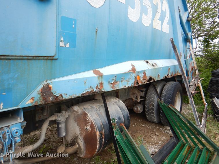 image for item JY9959 1996 Ford L8000  refuse truck