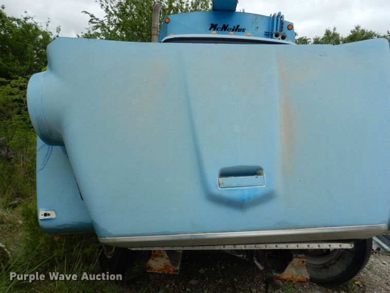 image for item JY9959 1996 Ford L8000  refuse truck