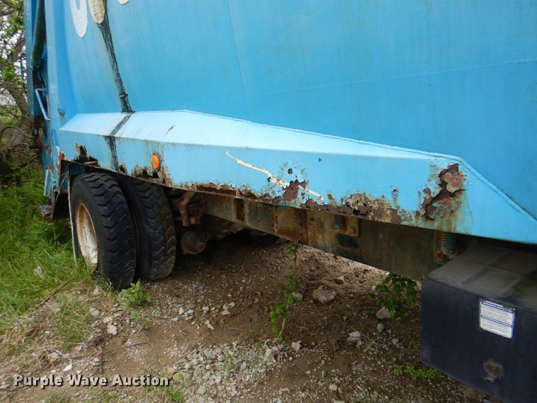 image for item JY9959 1996 Ford L8000  refuse truck