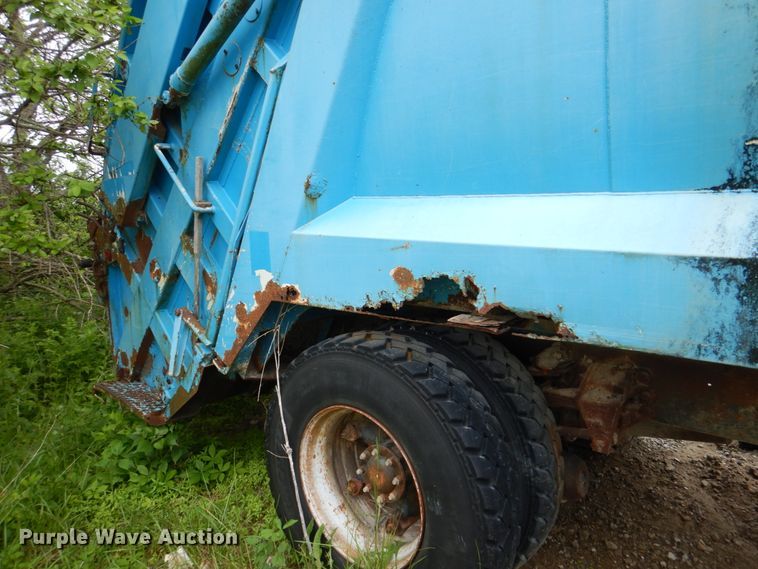 image for item JY9959 1996 Ford L8000  refuse truck