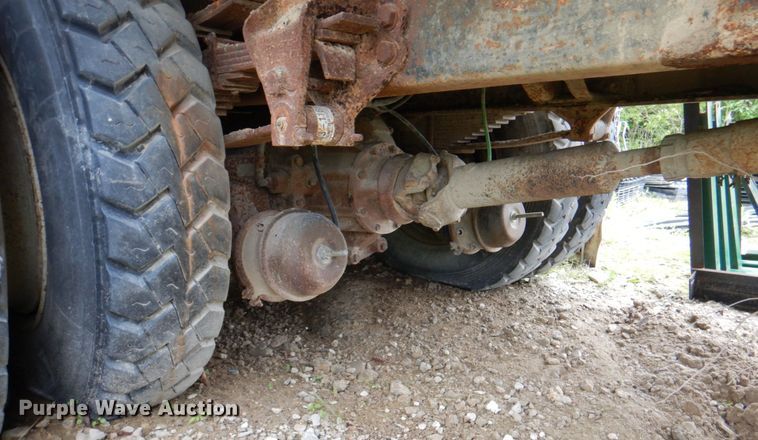 image for item JY9959 1996 Ford L8000  refuse truck