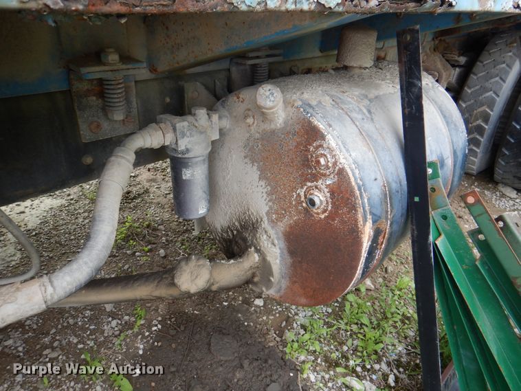 image for item JY9959 1996 Ford L8000  refuse truck