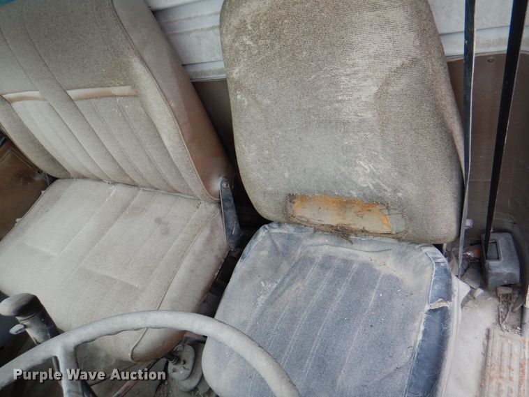 image for item JY9959 1996 Ford L8000  refuse truck