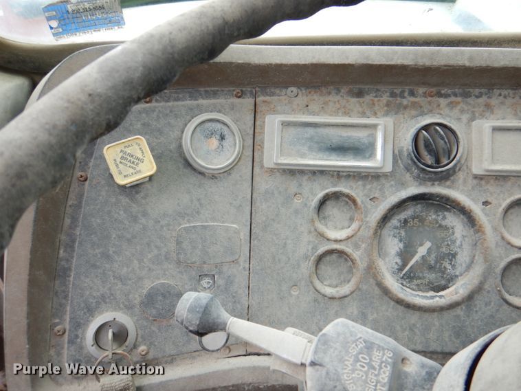 image for item JY9959 1996 Ford L8000  refuse truck