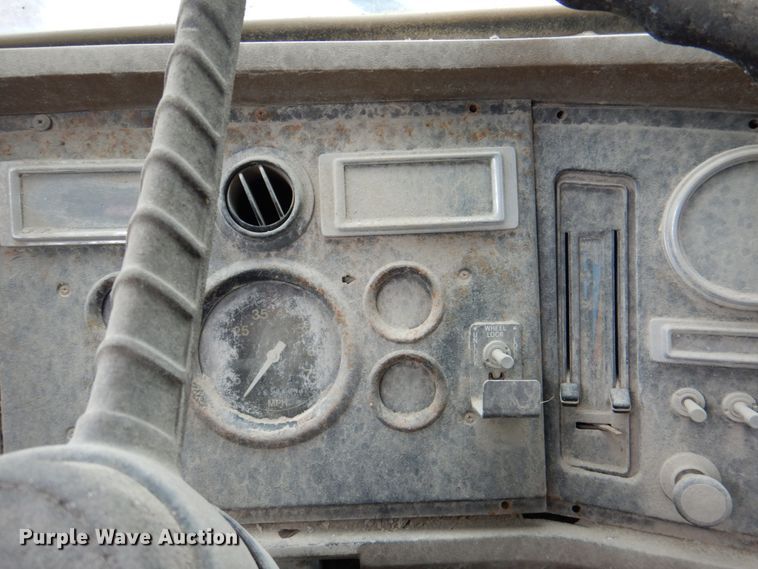 image for item JY9959 1996 Ford L8000  refuse truck