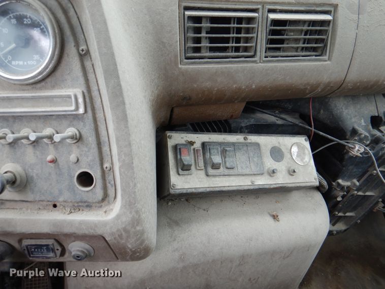 image for item JY9959 1996 Ford L8000  refuse truck