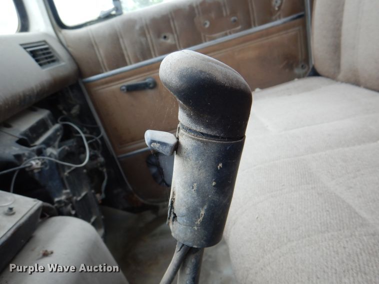 image for item JY9959 1996 Ford L8000  refuse truck