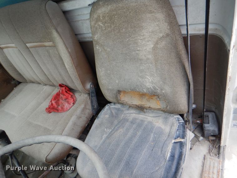 image for item JY9959 1996 Ford L8000  refuse truck