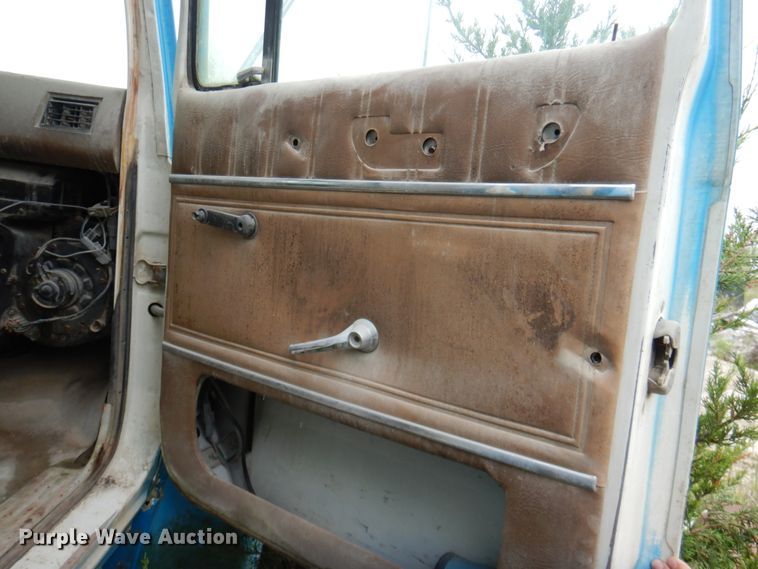 image for item JY9959 1996 Ford L8000  refuse truck