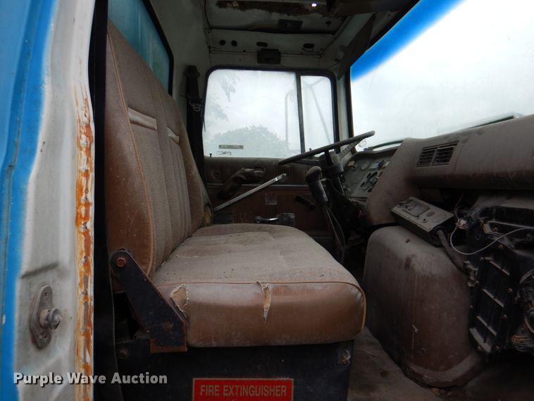 image for item JY9959 1996 Ford L8000  refuse truck